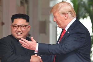 Tổng thống Mỹ Donald Trump phát biểu bất ngờ về Triều Tiên trước hội đàm