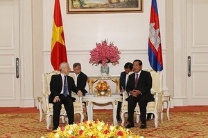 Tổng Bí thư, Chủ tịch nước Nguyễn Phú Trọng hội kiến Thủ tướng Cam-pu-chia Hun Xen, Chủ tịch Thượng viện Xai Chum và Chủ tịch Quốc hội Hêng Xom-rin