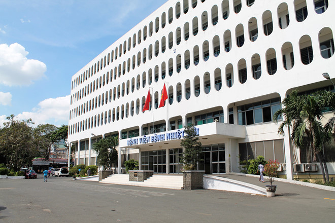 10 người bị phơi nhiễm HIV do bị đâm bằng vật nhọn ở cầu Nguyễn Văn Cừ