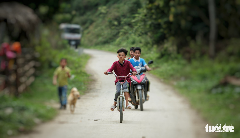 Cậu bé Sơn La đạp xe hơn 100km xuống Hà Nội chịu ngủ cống để gặp em