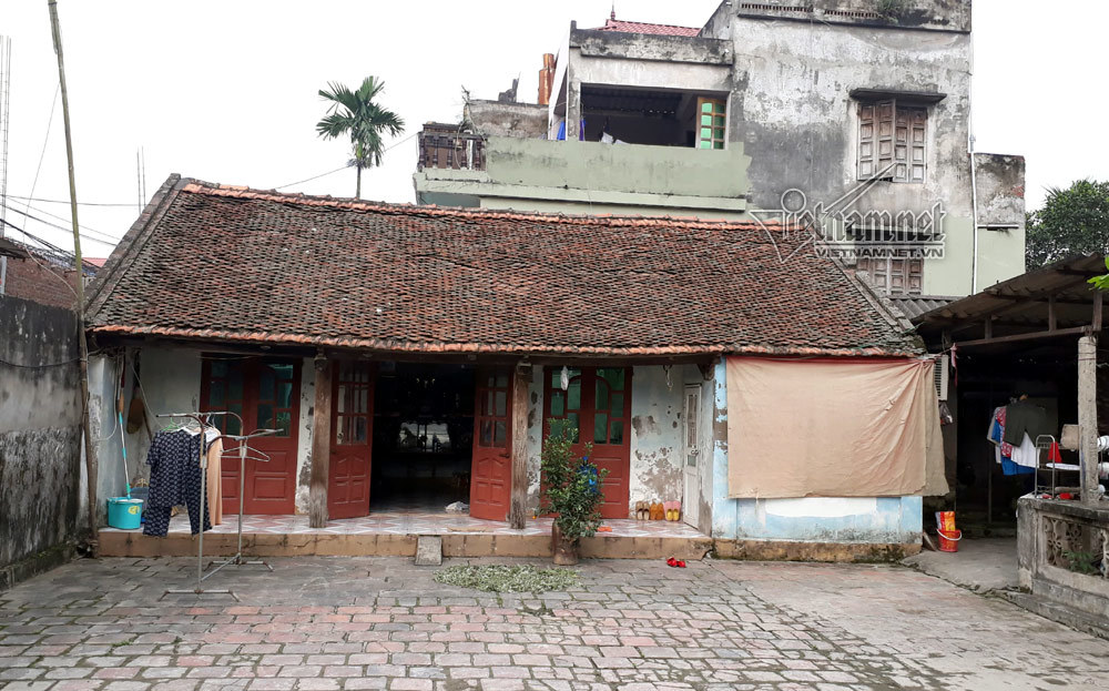 'Người mẹ' nghèo nuôi con cho cặp đôi đi xe sang suốt 16 năm