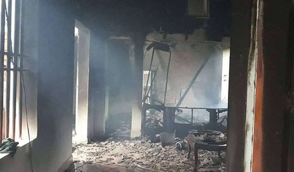 Sét đánh cháy đồ đạc và 130 triệu trong nhà