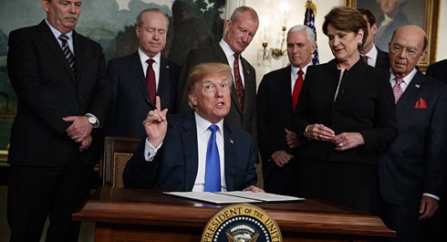 Đe dọa đánh thuế 300 tỉ USD hàng hóa Trung Quốc, TT Trump có "mưu đồ" gì?