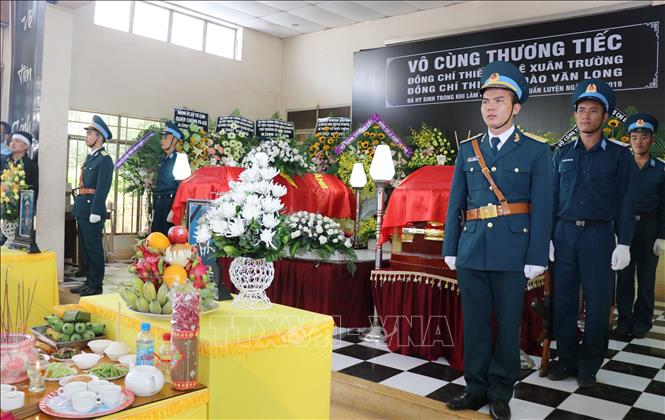 Tổ chức trọng thể lễ viếng và truy điệu hai phi công hy sinh tại Khánh Hòa
