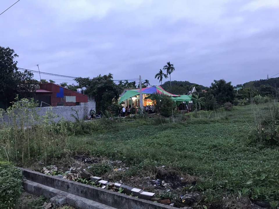 Ô tô “điên” đâm vào đám tang khiến 8 người bị thương rồi bỏ trốn