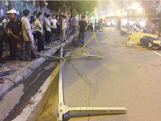 Hà Nội: Ai phải chịu trách nhiệm trước cái chết của người phụ nữ bị thanh sắt rơi từ công trình?