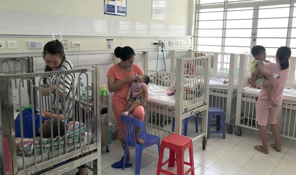 Chuyên gia điểm mặt dấu hiệu tay chân miệng trở nặng có thể khiến trẻ tử vong