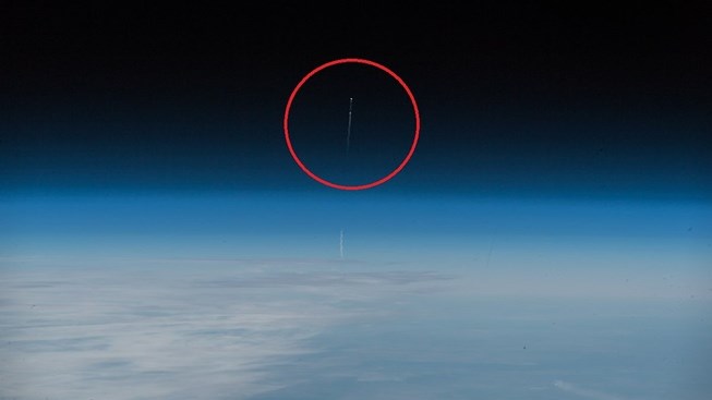Phi hành gia Đức chụp khoảnh khắc tên lửa đẩy tàu Soyuz rơi