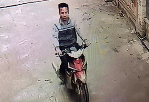 Tên cướp ngã xe sau khi giật dây chuyền của cụ bà Hà Tĩnh