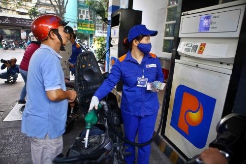 Giá xăng RON 95 giảm 1.513 đồng/lít