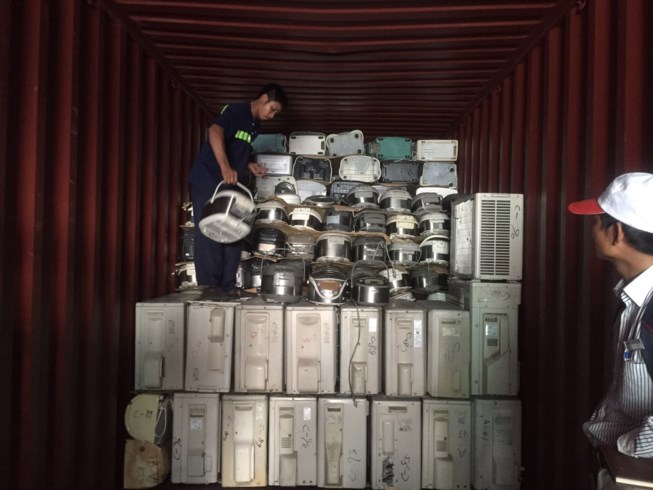 Bắt giữ hàng chục container hàng cấm trị giá hơn 10 tỉ