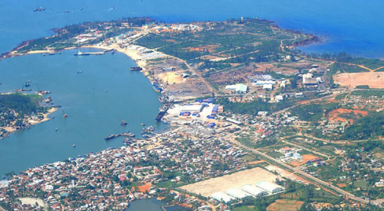 Hàng ngàn tấn titan chưa rõ nguồn gốc suýt lọt cảng Kỳ Hà