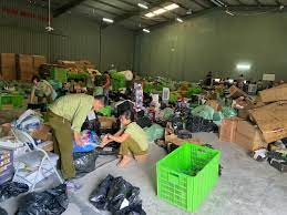 Hà Nội: Tạm giữ hàng trăm sản phẩm mỹ phẩm có dấu hiệu là hàng hóa nhập lậu